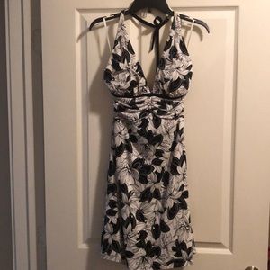 HP🎉 WHBM black & white floral backless halter dress